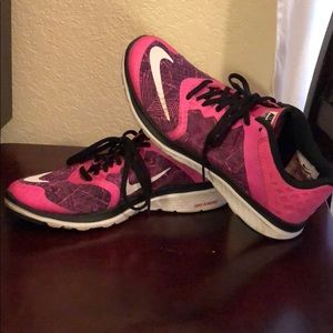Like new pink/black Nike’s!